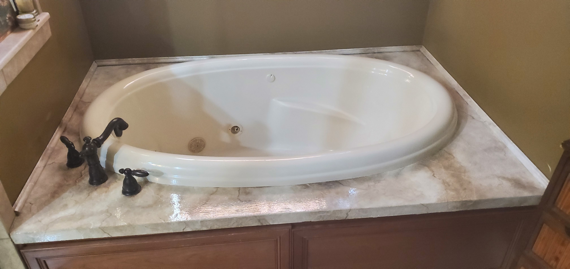 Faux Finish Marbleizing Vanity and Tub in Master 